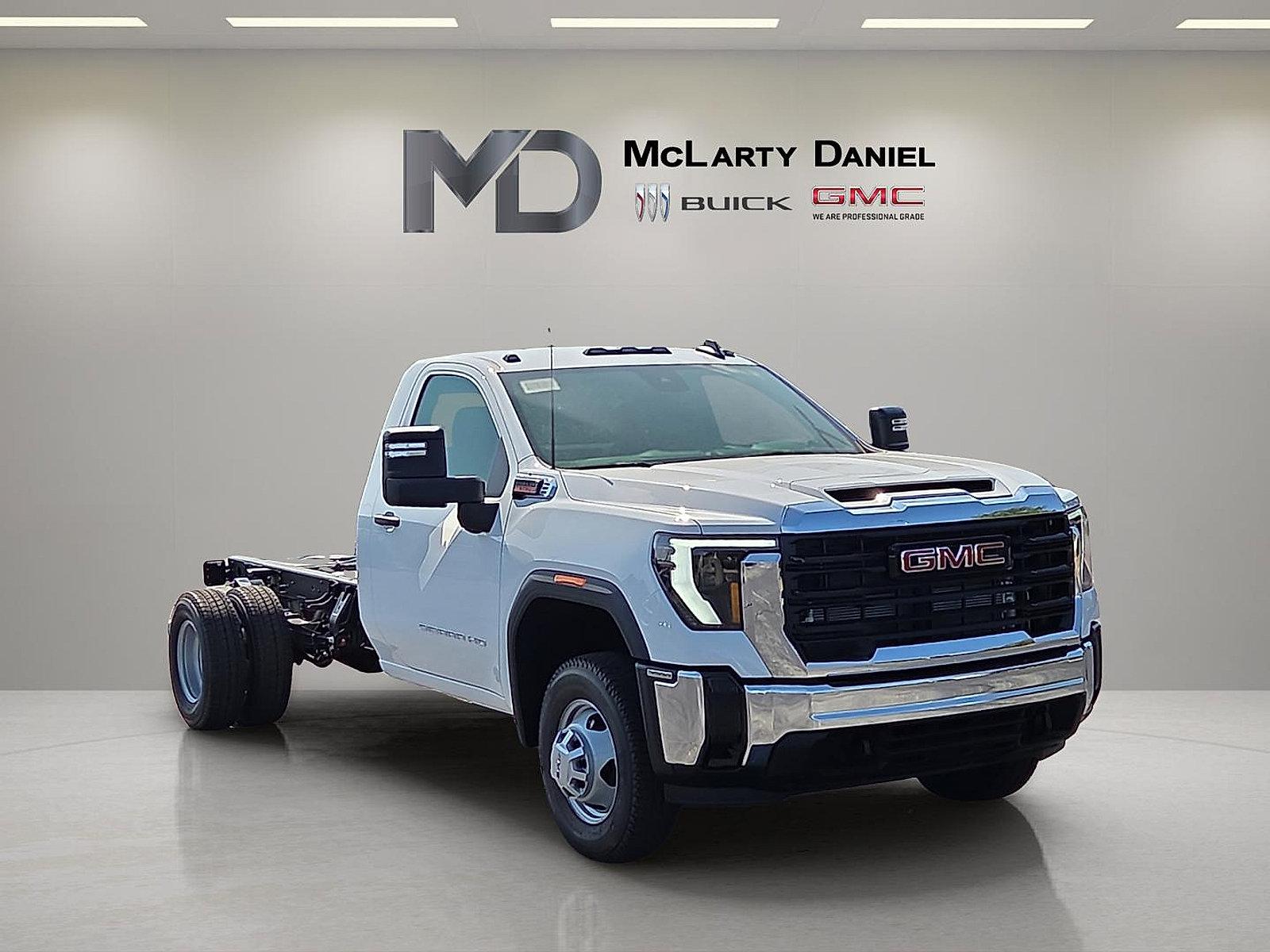 2026 GMC Sierra 3500 HD Chassis Cab Vehicle Photo in BENTONVILLE, AR 72712-7554