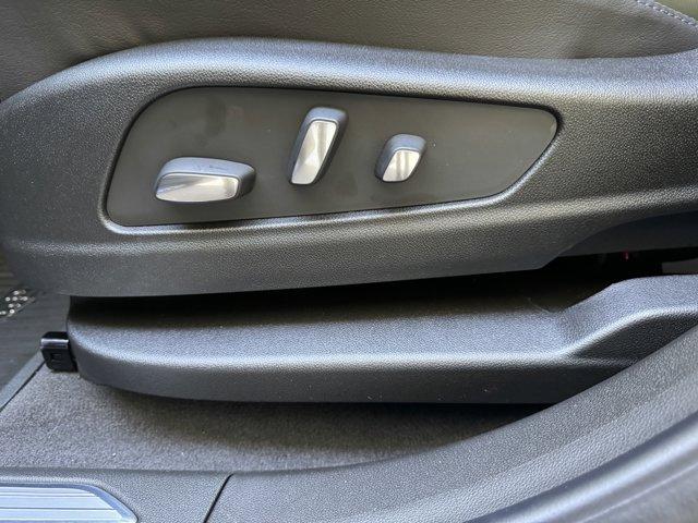 2025 Cadillac XT5 Vehicle Photo in LEOMINSTER, MA 01453-2952