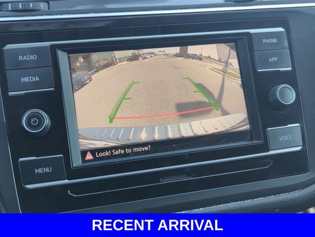 2020 Volkswagen Tiguan Vehicle Photo in Merrillville, IN 46410