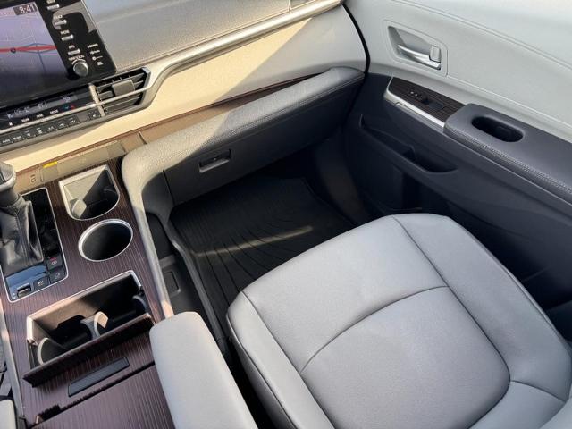 2021 Toyota Sienna Vehicle Photo in COLUMBIA, MO 65203-3903