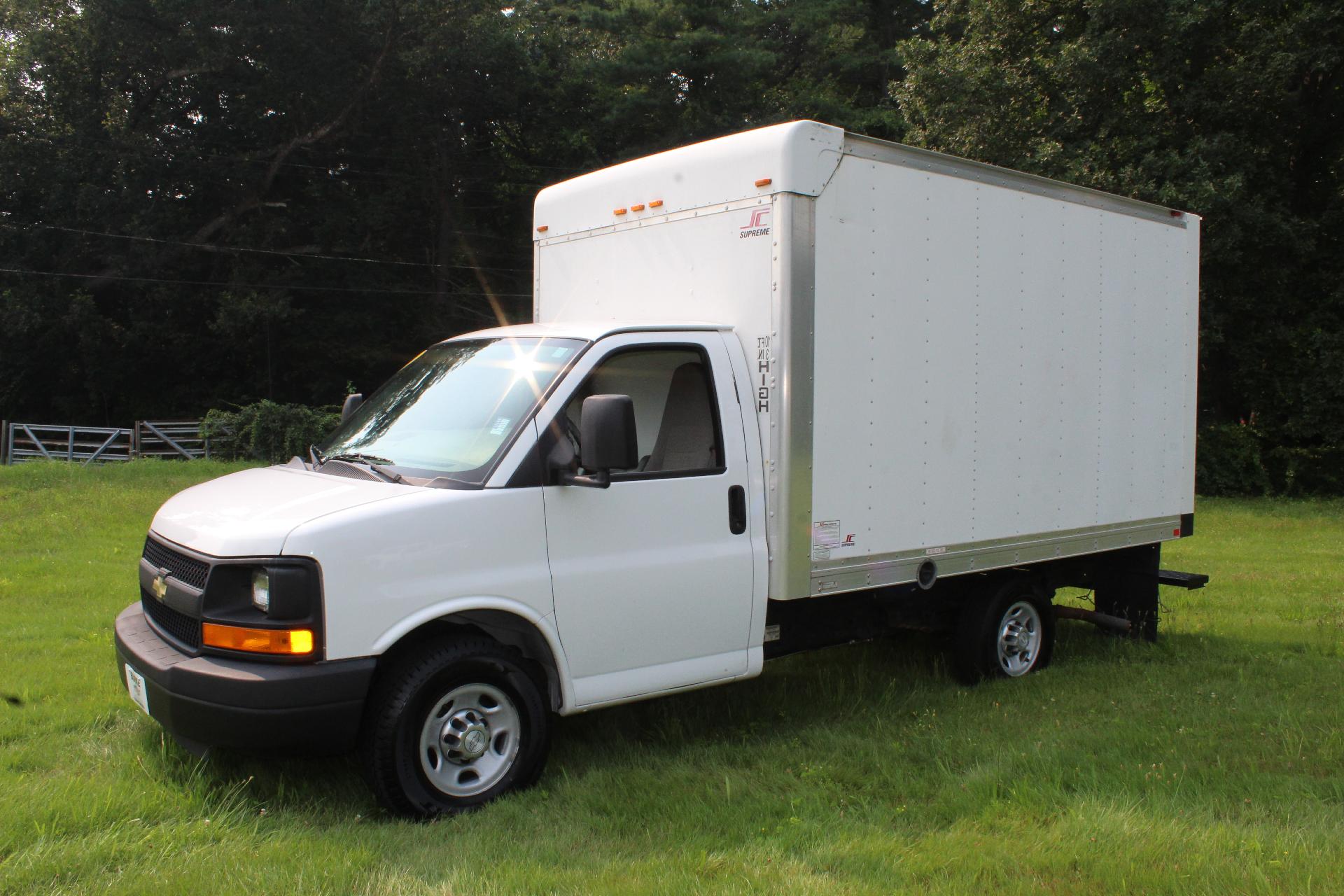2014 Chevrolet Express Cutaway 3500 Vehicle Photo in NORTHAMPTON, MA 01060-1120