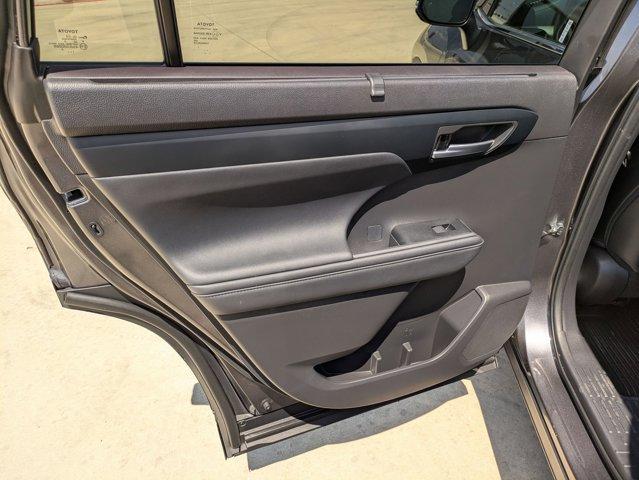 2024 Toyota Highlander Vehicle Photo in SELMA, TX 78154-1459