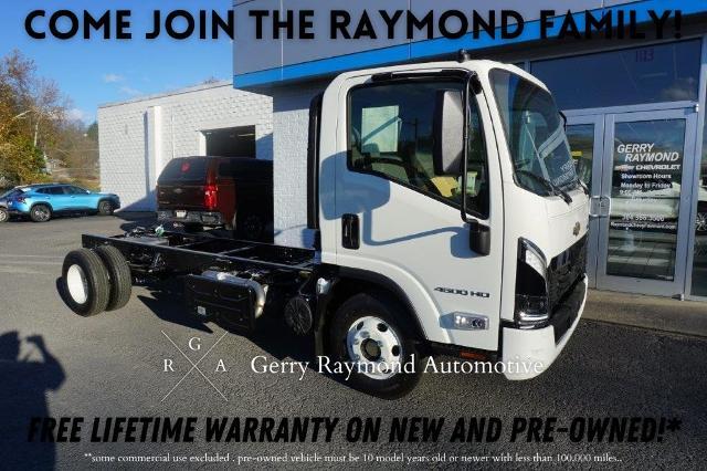 2025 Chevrolet 4500 HD LCF Diesel Vehicle Photo in FAIRMONT, WV 26554-2318