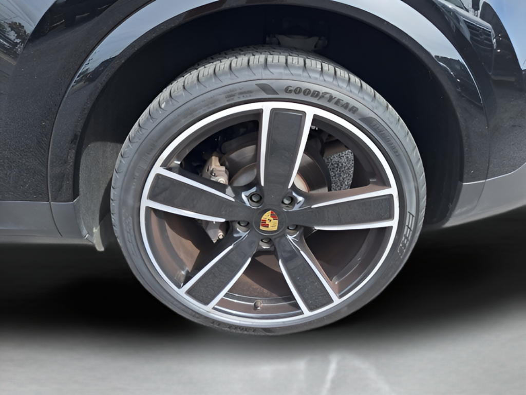 2023 Porsche Cayenne photo 23 of 31