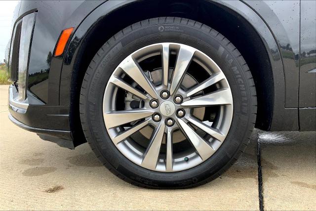 2025 Cadillac XT6 Vehicle Photo in TOPEKA, KS 66609-0000