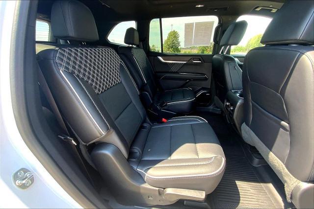 2024 GMC Acadia Vehicle Photo in TOPEKA, KS 66609-0000
