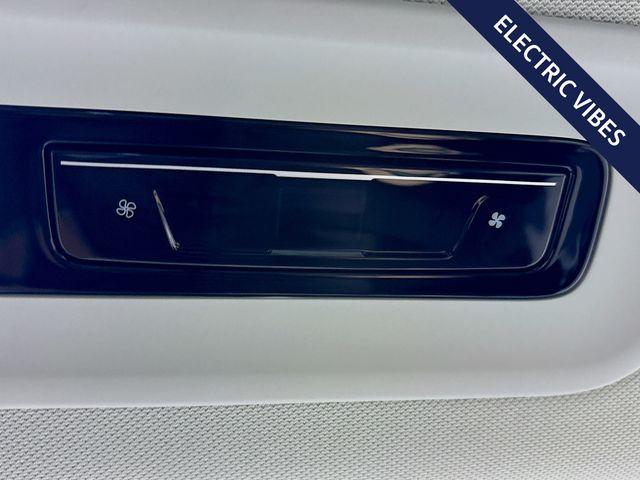 2025 Volkswagen ID. Buzz Vehicle Photo in Puyallup, WA 98371