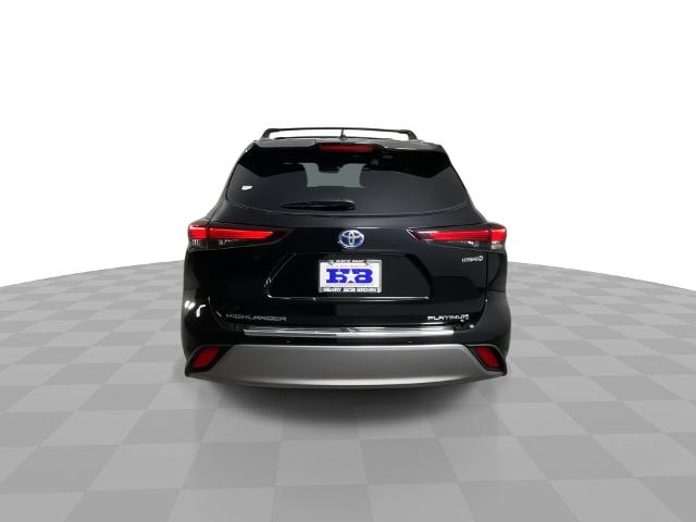 2024 Toyota Highlander Vehicle Photo in GILBERT, AZ 85297-0402