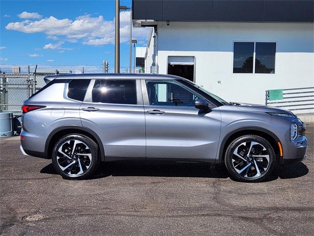 2024 Mitsubishi Outlander Vehicle Photo in AURORA, CO 80012-4011