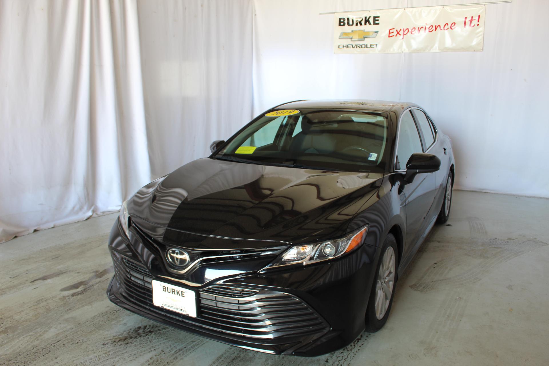 2019 Toyota Camry Vehicle Photo in NORTHAMPTON, MA 01060-1120