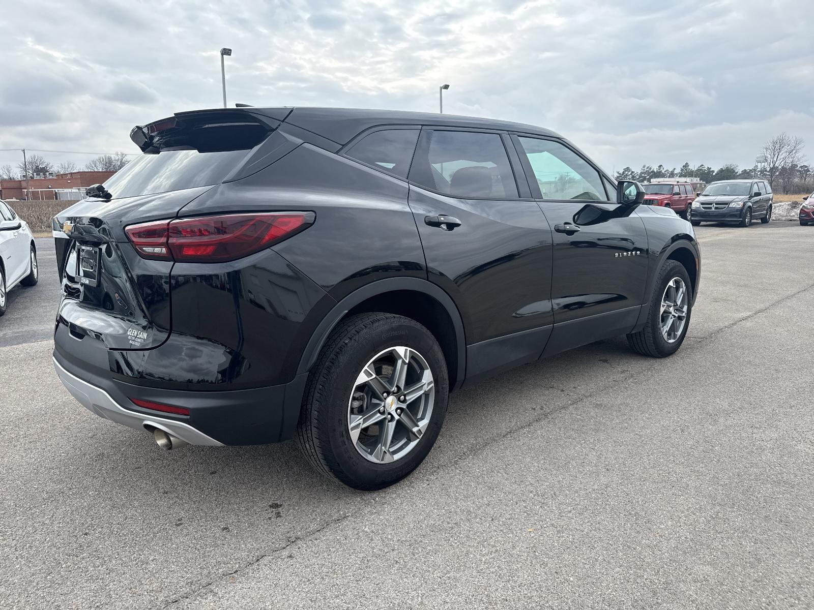 View vehicle photo 5