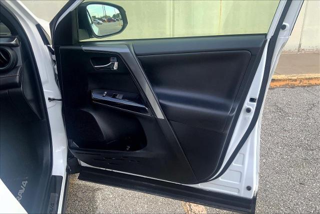 2016 Toyota RAV4 Vehicle Photo in KANSAS CITY, MO 64114-4545