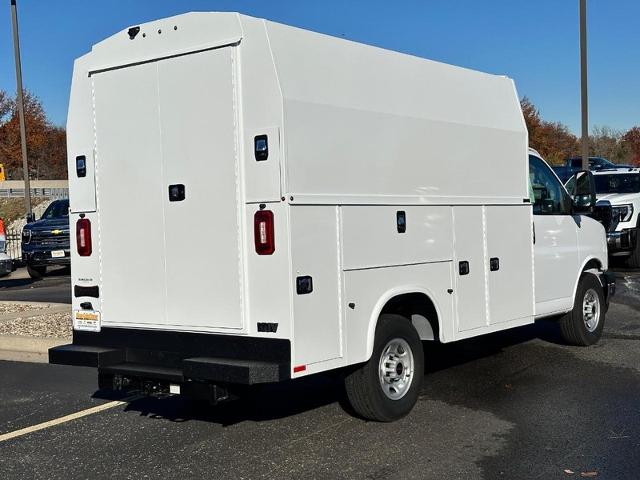 2024 GMC Savana Cutaway 3500 Vehicle Photo in COLUMBIA, MO 65203-3903