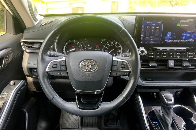 2021 Toyota Highlander Vehicle Photo in KANSAS CITY, MO 64114-4545