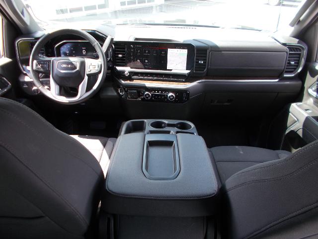 2025 GMC Sierra 2500 HD Vehicle Photo in LOWELL, MA 01852-4336