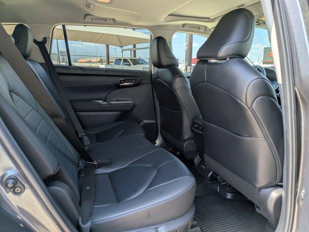 2024 Toyota Highlander Vehicle Photo in SELMA, TX 78154-1459
