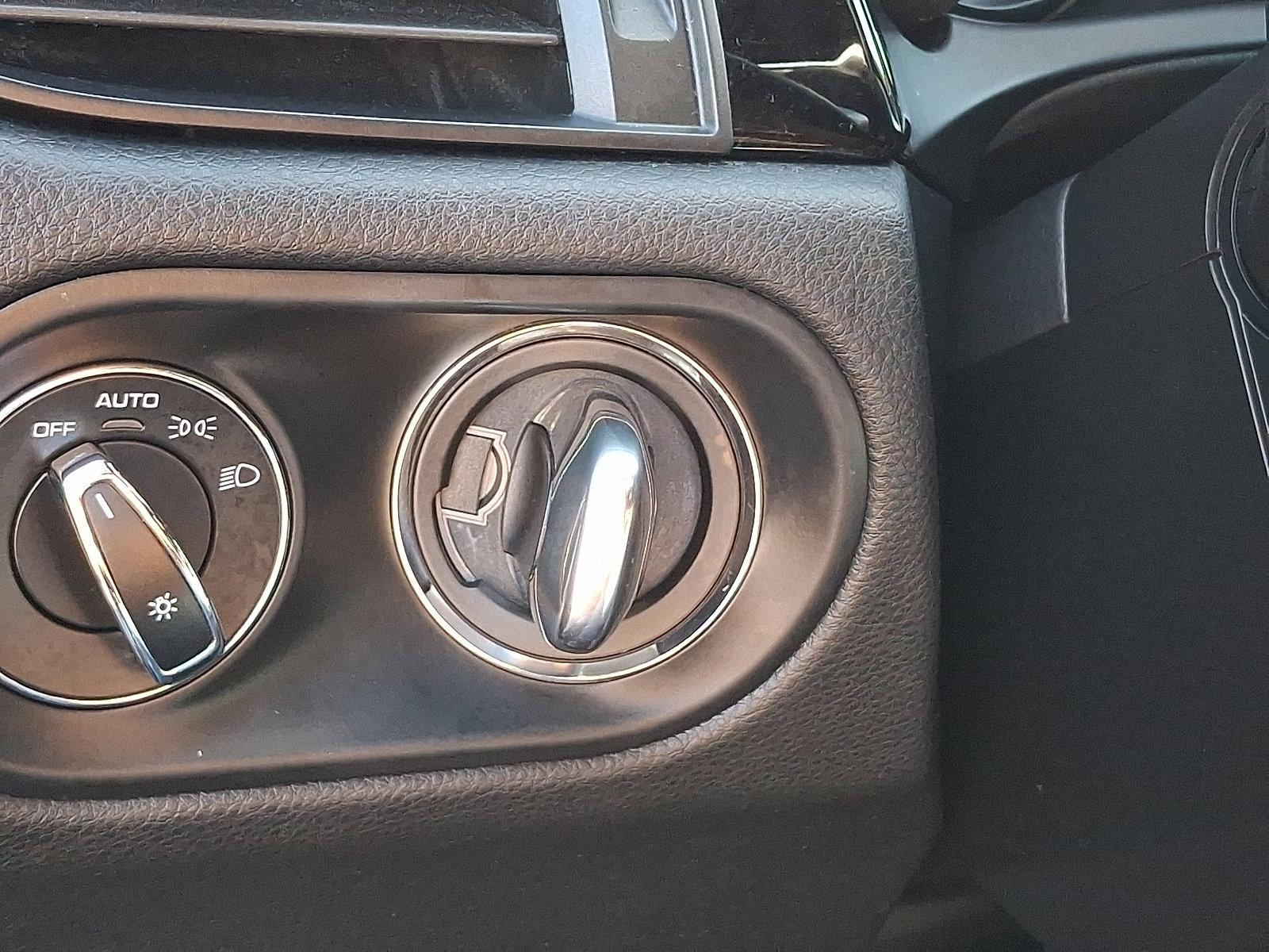 2021 Porsche Macan Vehicle Photo in Willow Grove, PA 19090