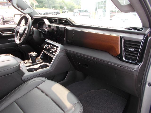 2024 GMC Sierra 1500 Vehicle Photo in LOWELL, MA 01852-4336