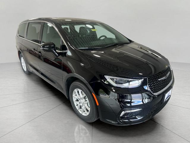 2026 Chrysler Pacifica Vehicle Photo in Neenah, WI 54956