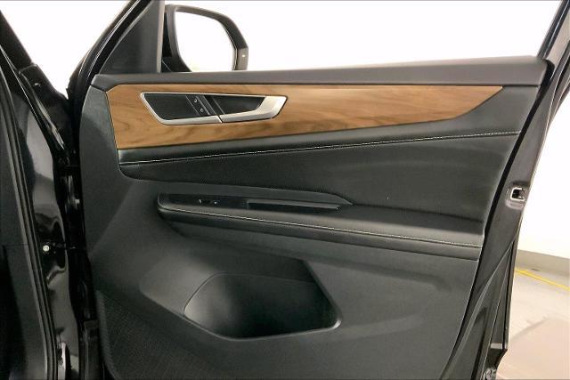 2024 Volkswagen Atlas Vehicle Photo in INDEPENDENCE, MO 64055-1314