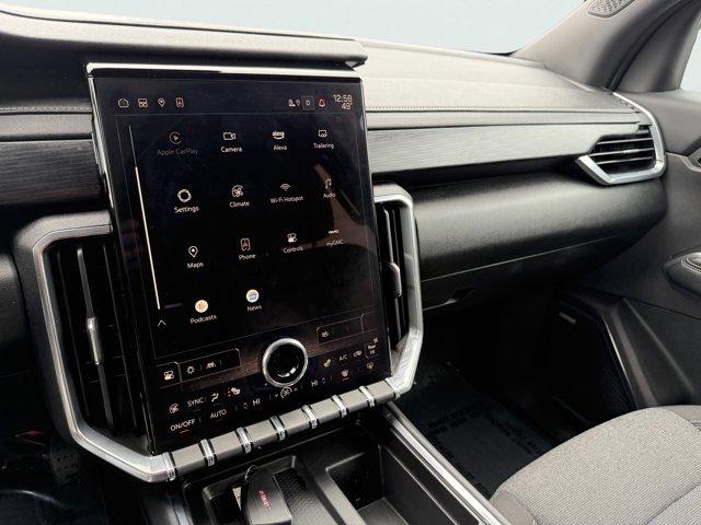 2025 GMC Acadia Vehicle Photo in LEOMINSTER, MA 01453-2952