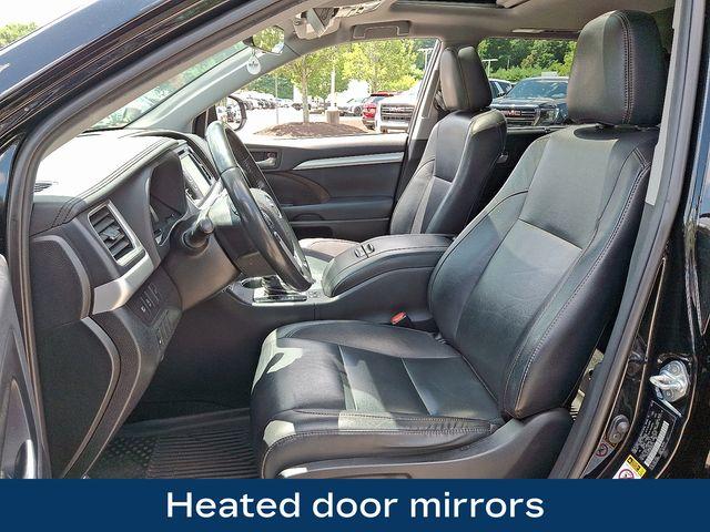 2019 Toyota Highlander Vehicle Photo in DANBURY, CT 06810-5034