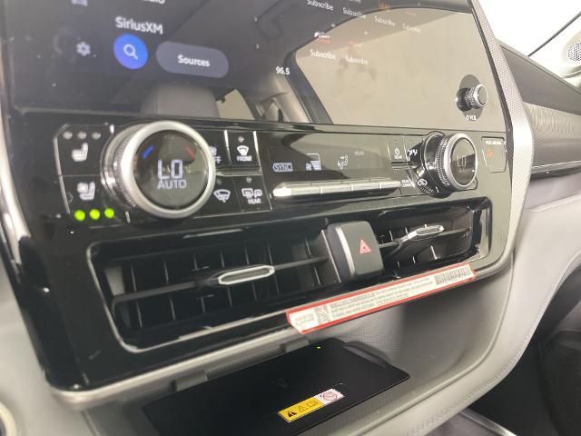 2024 Toyota Highlander Vehicle Photo in GILBERT, AZ 85297-0402