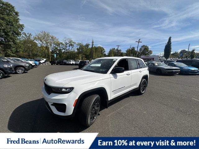 2025 Jeep Grand Cherokee Vehicle Photo in Doylsetown, PA 18901