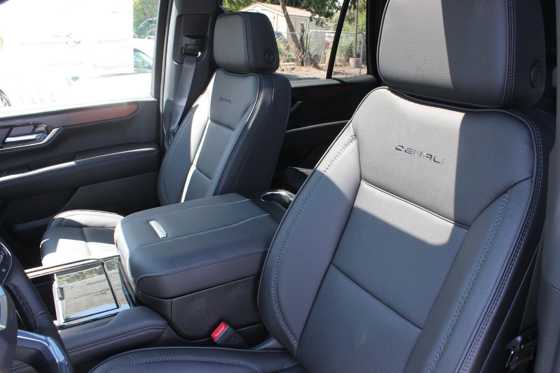 2025 GMC Yukon Vehicle Photo in AURORA, CO 80012-4011
