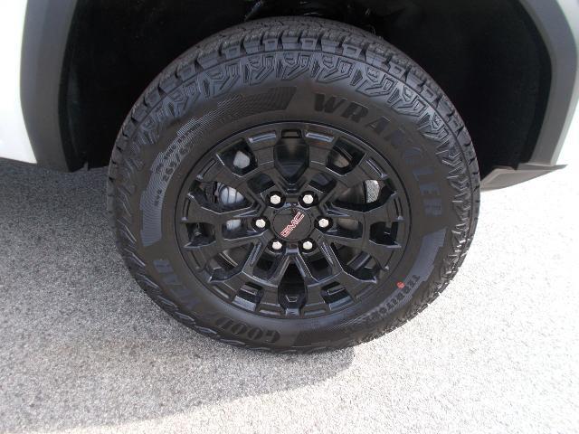 2026 GMC Canyon Vehicle Photo in LOWELL, MA 01852-4336