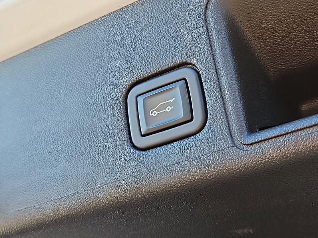 2023 GMC Terrain Vehicle Photo in TREVOSE, PA 19053-4984