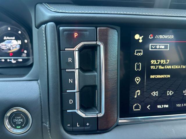 2023 GMC Yukon XL Vehicle Photo in Pleasant Hills, PA 15236