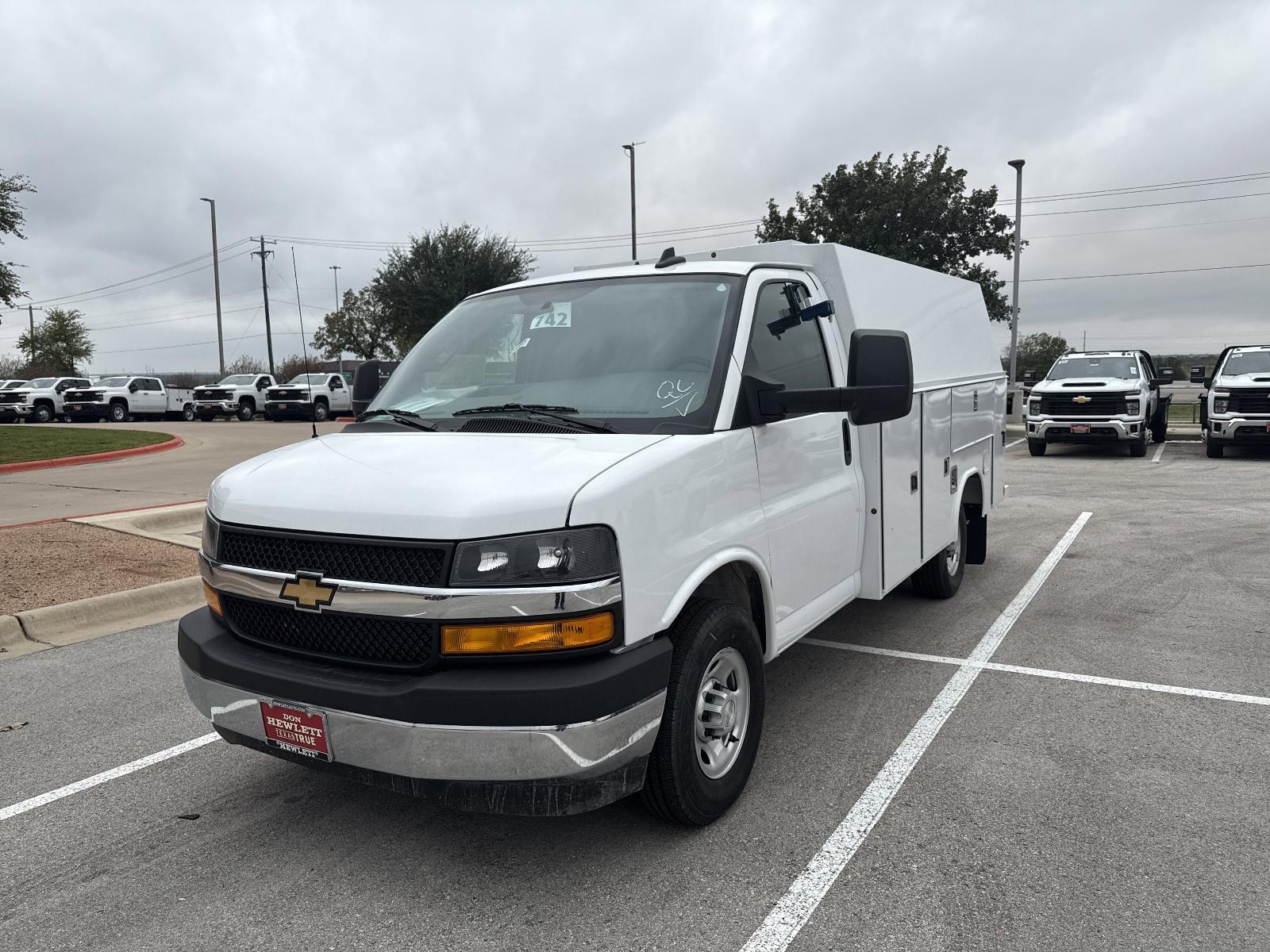 2025 Chevrolet Express Cutaway 3500 Vehicle Photo in GEORGETOWN, TX 78626-7508
