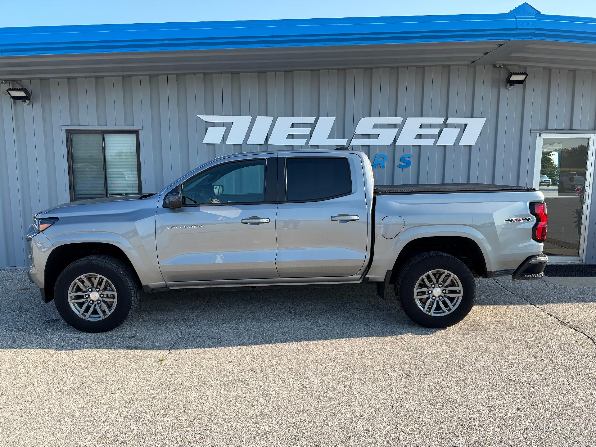 Sterling Gray Metallic 2023 Chevrolet Colorado Pickup Truck Four-Wheel Drive 8-Speed Automatic