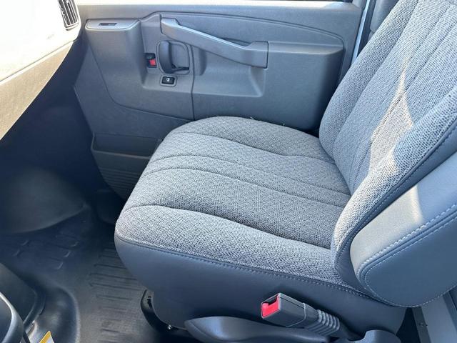 2024 GMC Savana Cutaway 3500 Vehicle Photo in COLUMBIA, MO 65203-3903