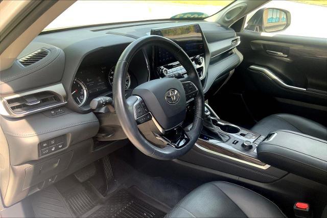 2021 Toyota Highlander Vehicle Photo in KANSAS CITY, MO 64114-4545