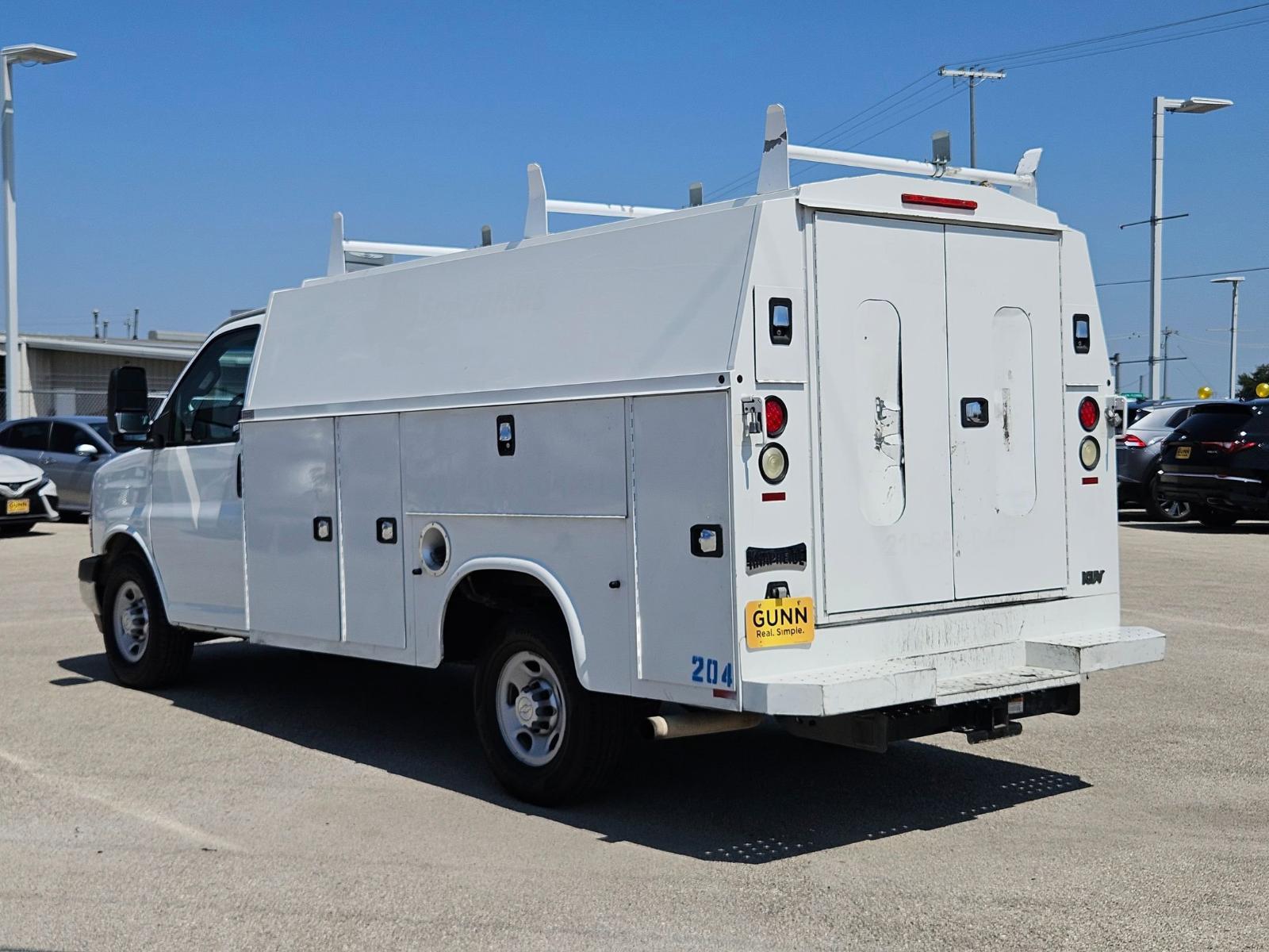 2017 Chevrolet Express Commercial Cutaway Vehicle Photo in Seguin, TX 78155