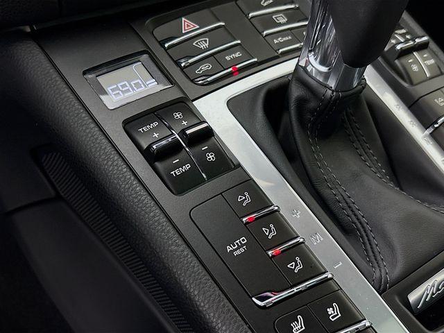 2021 Porsche Macan Vehicle Photo in Puyallup, WA 98371