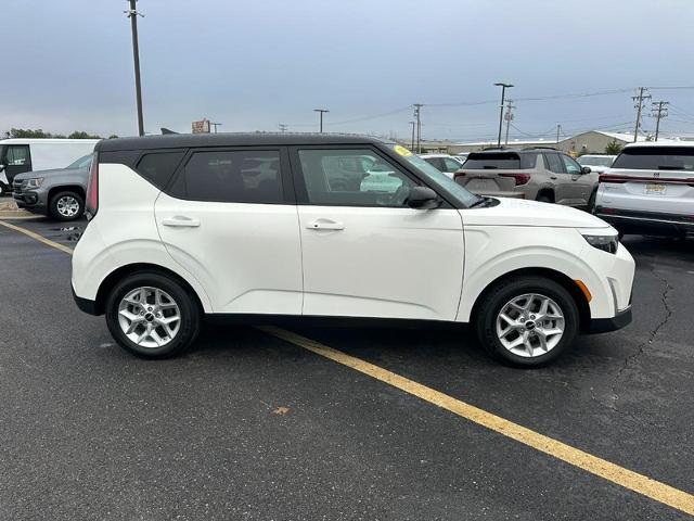 2025 Kia Soul Vehicle Photo in COLUMBIA, MO 65203-3903