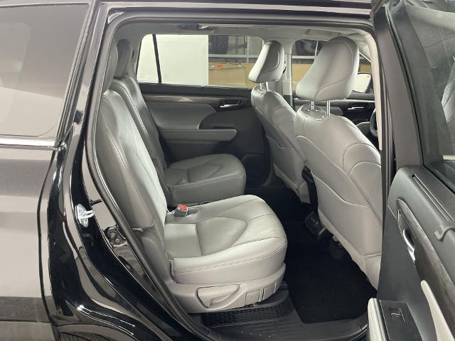 2024 Toyota Highlander Vehicle Photo in GILBERT, AZ 85297-0402