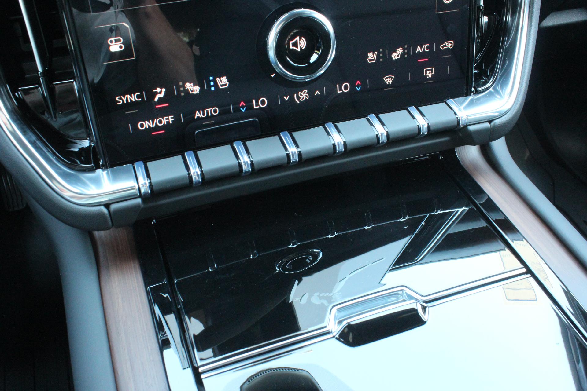 2025 GMC Yukon Vehicle Photo in AURORA, CO 80012-4011