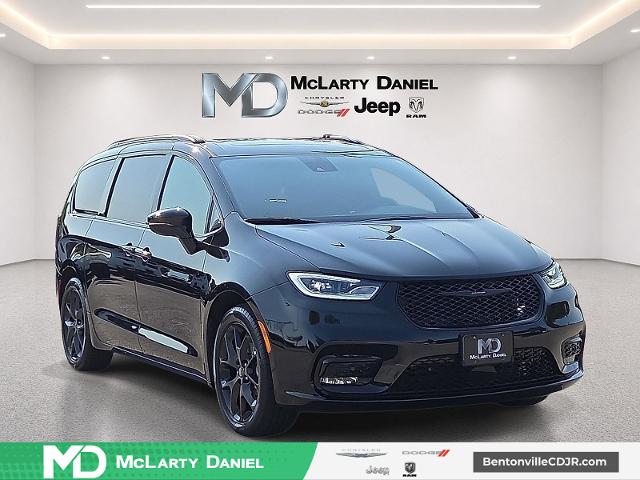 2025 Chrysler Pacifica Vehicle Photo in Bentonville, AR 72712