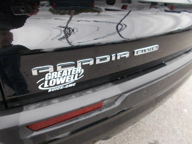 2025 GMC Acadia Vehicle Photo in LOWELL, MA 01852-4336