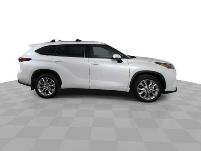 2024 Toyota Highlander Vehicle Photo in GILBERT, AZ 85297-0402