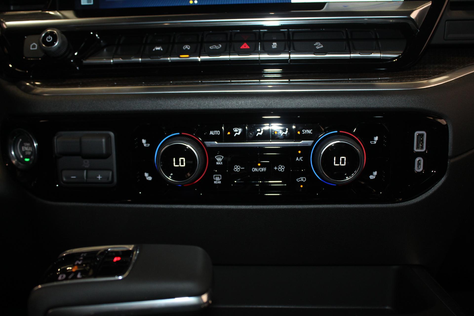 2025 Chevrolet Silverado 1500 Vehicle Photo in NORTHAMPTON, MA 01060-1120