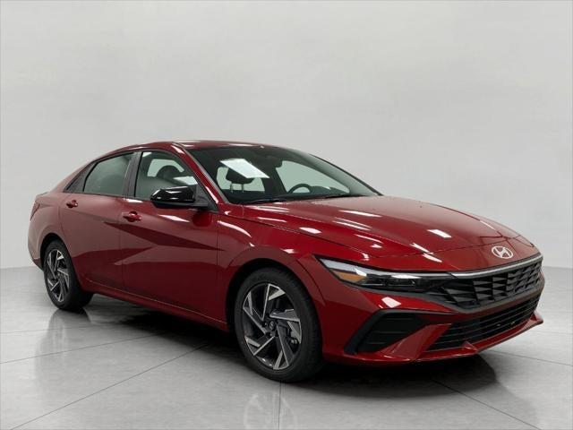 2025 Hyundai ELANTRA Vehicle Photo in Neenah, WI 54956
