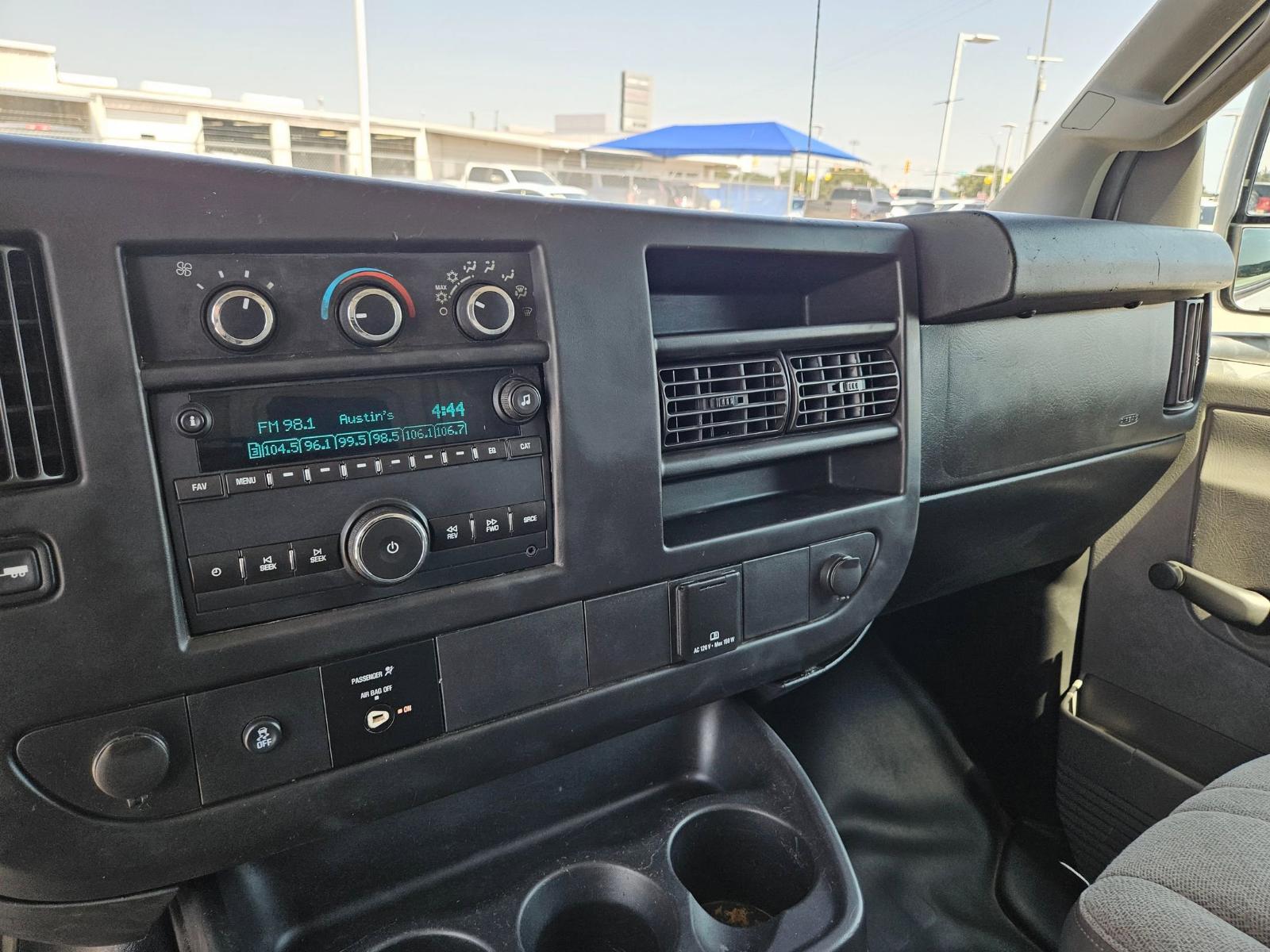 2017 Chevrolet Express Commercial Cutaway Vehicle Photo in Seguin, TX 78155