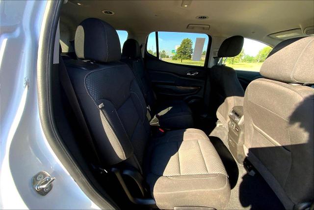 2023 GMC Acadia Vehicle Photo in TOPEKA, KS 66609-0000