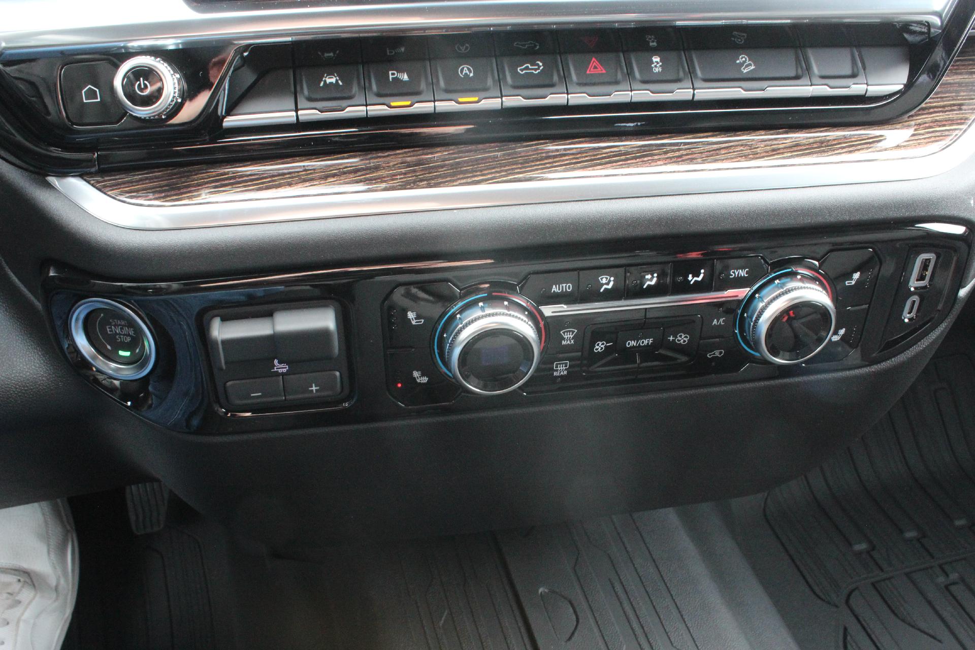 2025 GMC Sierra 1500 Vehicle Photo in AURORA, CO 80012-4011