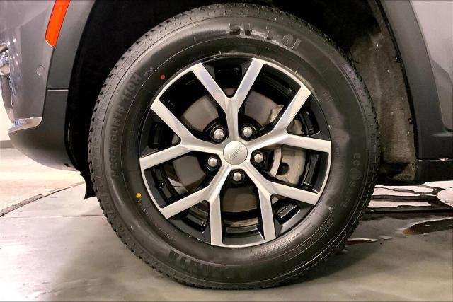 2024 Jeep Grand Cherokee L Vehicle Photo in Kansas City, MO 64114